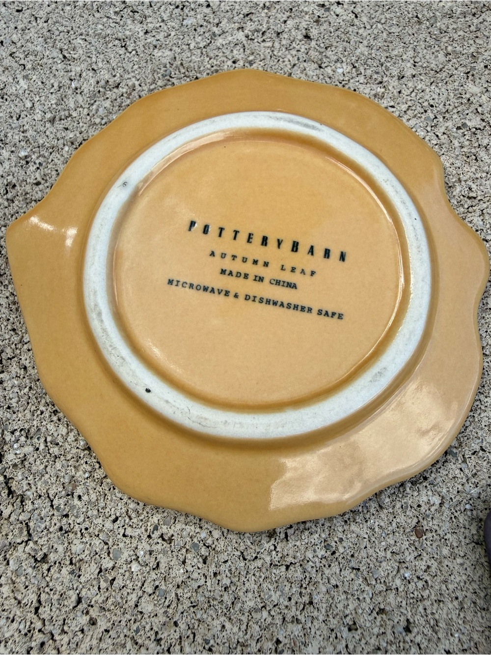 Pottery Barn Autumn Leaf Appetizer
Plates Set Of 1 green and orange - Picture 5 of 6